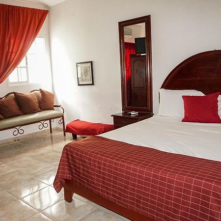 Hotel Nuevo Amanecer El Catey エクステリア 写真